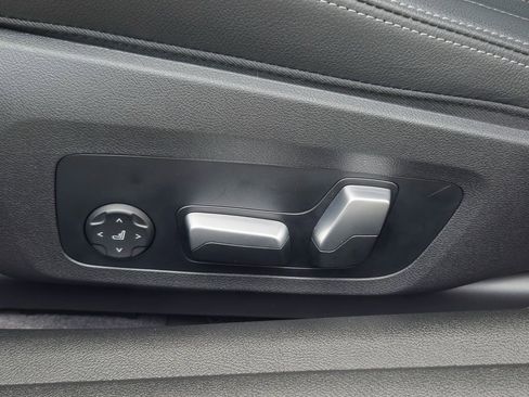 Used 2023 BMW 430i Convertible w/ Premium Package image 12