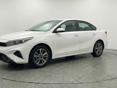Used 2024 Kia Forte LXS image 3