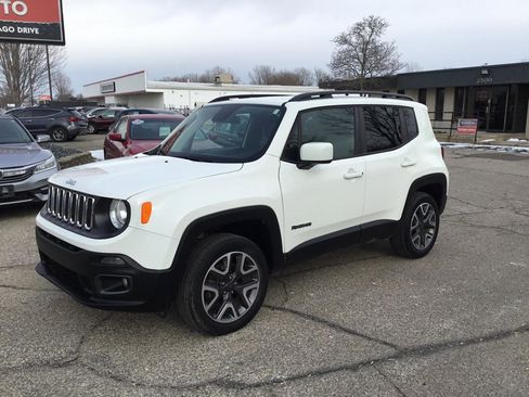 Used 2018 Jeep Renegade Latitude image 12