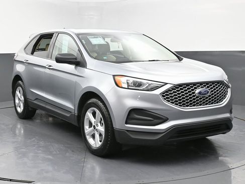 Used 2024 Ford Edge SE image 3