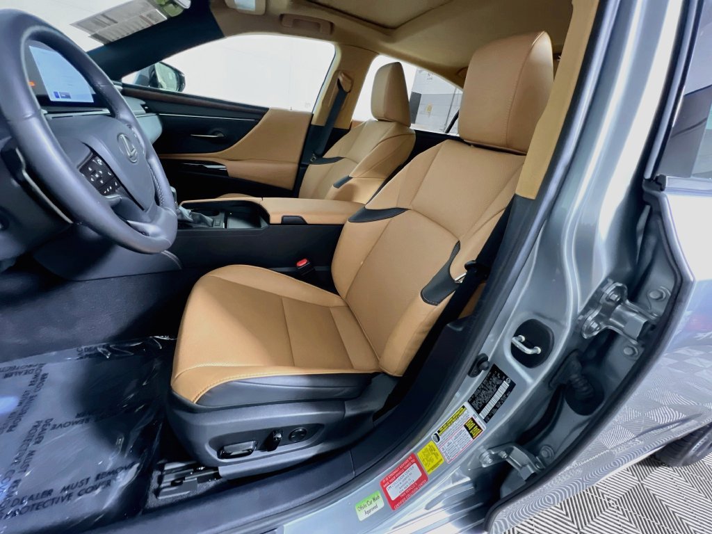 Used 2025 Lexus ES 350 w/ Premium Package FWD image 12