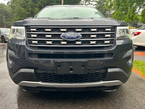 Used 2017 Ford Explorer XLT w/ Equipment Group 202A AWD/4WD image 25