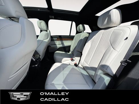 New 2026 Cadillac Vistiq Luxury w/ LPO, Floor Liner Package image 11