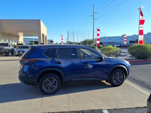 Used 2023 Nissan Rogue S image 6