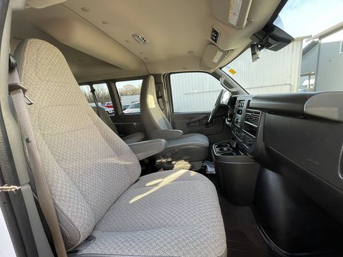Used 2025 Chevrolet Express 3500 LT w/ LT Preferred Equipment Group RWD image 18