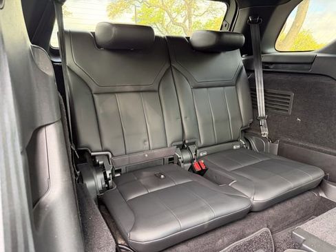 Used 2020 Land Rover Discovery Landmark image 21