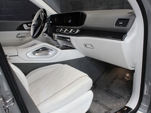 Used 2025 Mercedes-Benz Maybach GLS 600 4MATIC image 64