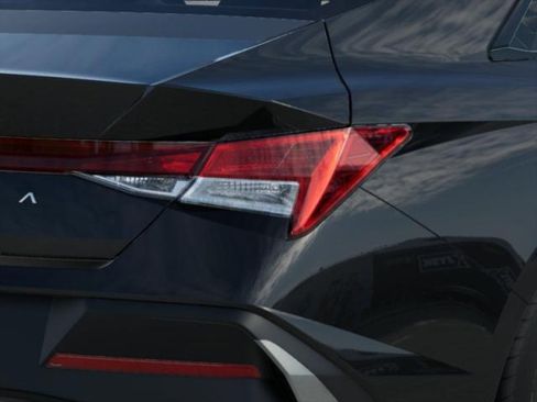 New 2026 Hyundai Elantra SE FWD image 13