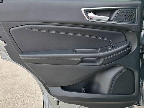 Used 2024 Ford Edge Titanium image 28