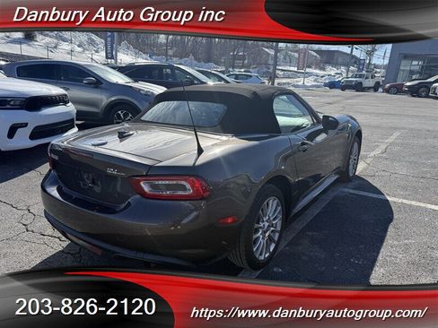 Used 2018 FIAT 124 Spider Classica w/ Technology & Siriusxm Group RWD image 6