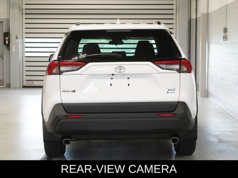 Used 2025 Toyota RAV4 XLE AWD/4WD image 5