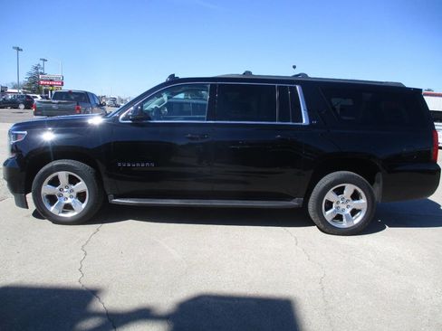 Used 2017 Chevrolet Suburban LT image 3