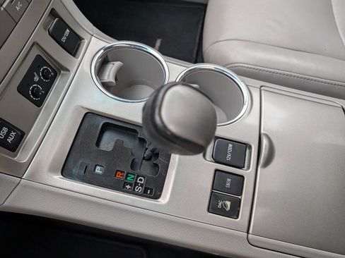 Used 2013 Toyota Highlander SE image 24
