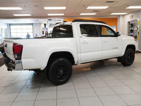Used 2021 Toyota Tacoma SR5 AWD/4WD image 11