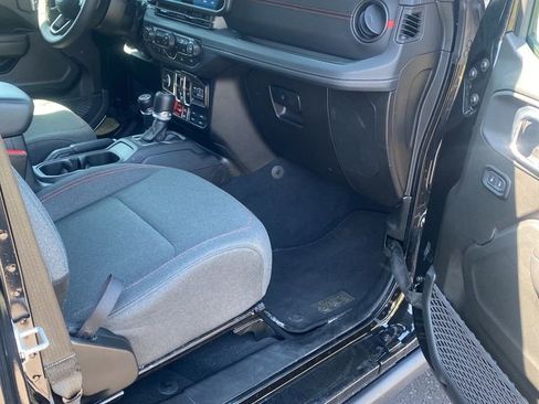 Used 2025 Jeep Wrangler Unlimited Rubicon image 22