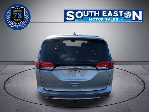 Used 2017 Chrysler Pacifica LX image 4