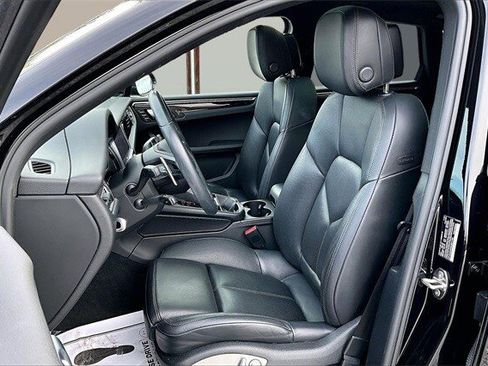 Used 2022 Porsche Macan image 24