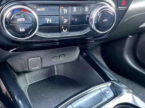 Used 2024 Chevrolet Trax LT FWD image 15