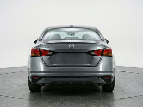 Used 2025 Nissan Altima 2.5 SV FWD image 7