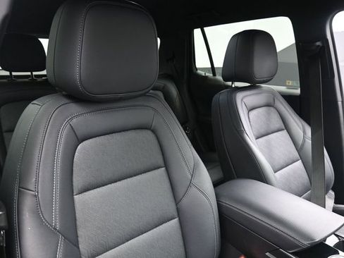 Used 2025 Chevrolet Equinox LT w/ Convenience Package II image 28