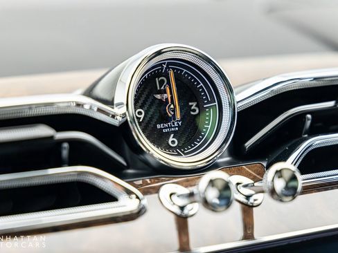 Used 2024 Bentley Bentayga Extended Wheelbase image 17