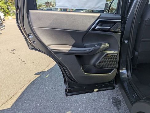 New 2025 Mitsubishi Outlander SE image 26