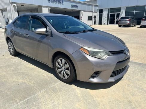 Used 2016 Toyota Corolla LE FWD image 2
