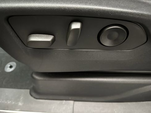 Used 2023 GMC Yukon XL AT4 image 21