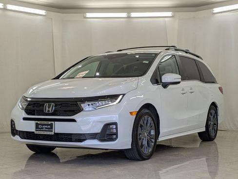 Used 2025 Honda Odyssey Touring image 4