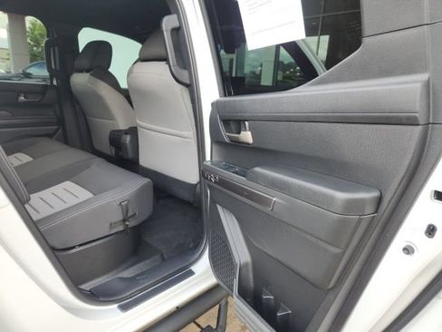 Certified 2025 Toyota Tacoma TRD Off-Road AWD/4WD image 25
