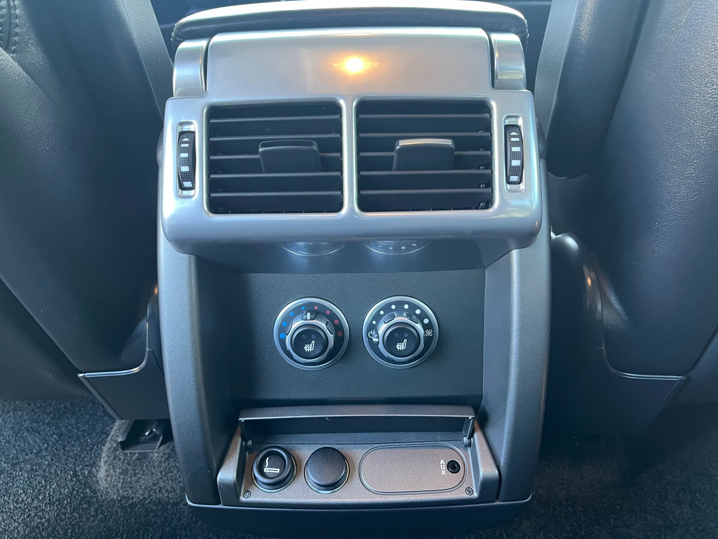 Used 2011 Land Rover Range Rover HSE LUX AWD/4WD image 18