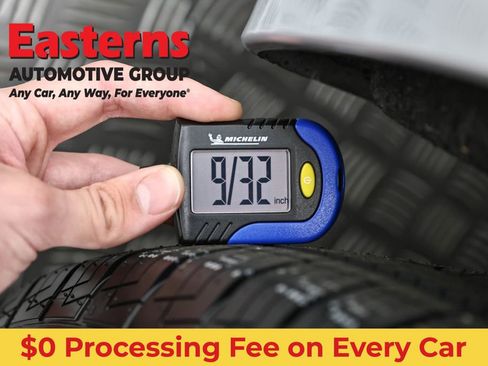 Used 2023 Chrysler Pacifica Touring-L FWD image 30