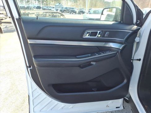 Used 2018 Ford Explorer XLT w/ Equipment Group 202A image 16