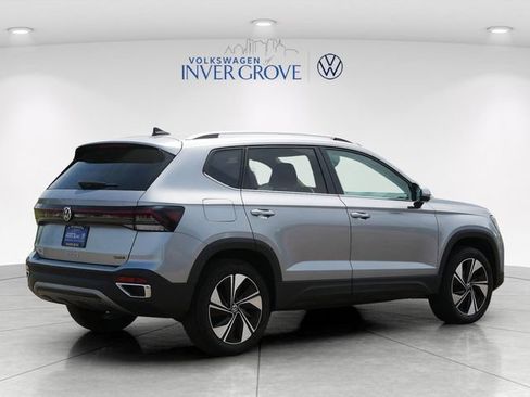 Certified 2025 Volkswagen Taos SE AWD/4WD image 7