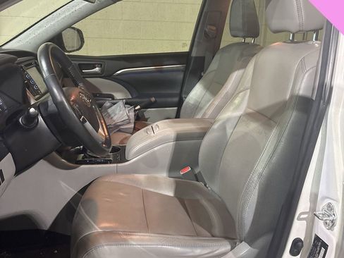 Used 2018 Toyota Highlander Limited Platinum FWD image 13