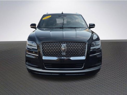 Used 2023 Lincoln Navigator Reserve AWD/4WD image 3