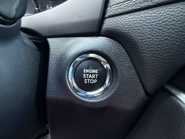 Used 2025 Toyota RAV4 XLE FWD image 23
