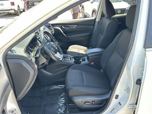 Used 2018 Nissan Rogue SV FWD image 16