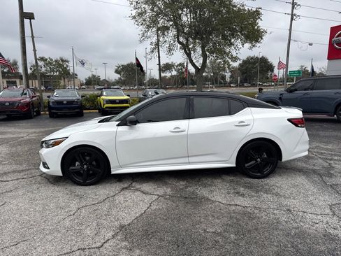 Certified 2022 Nissan Sentra SR w/ Midnight Edition image 10