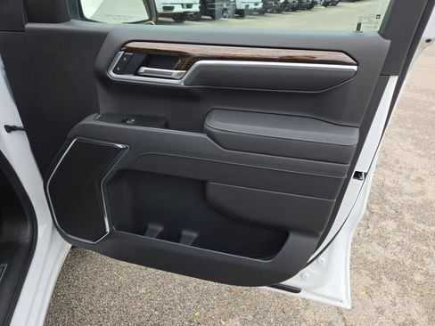 New 2026 GMC Sierra 1500 SLE w/ Preferred Package image 6