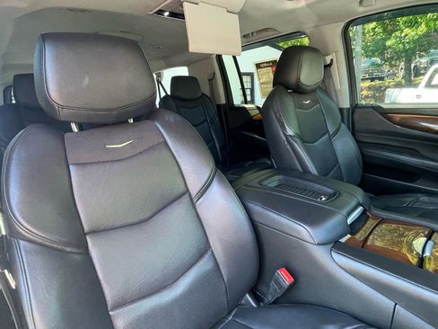 Used 2020 Cadillac Escalade ESV Luxury AWD/4WD image 32