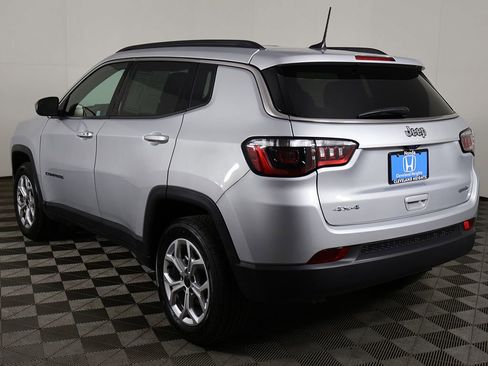 Used 2025 Jeep Compass Latitude AWD/4WD image 7