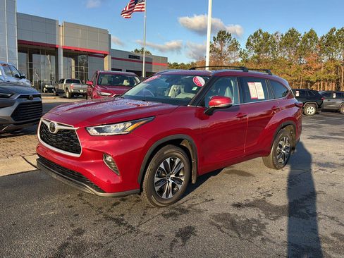 Certified 2020 Toyota Highlander XLE image 1