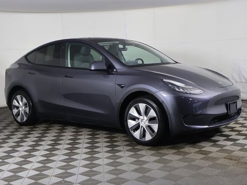 Used 2023 Tesla Model Y Long Range image 2