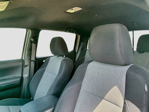 Used 2020 Toyota Tacoma TRD Off-Road w/ Technology Package AWD/4WD image 12