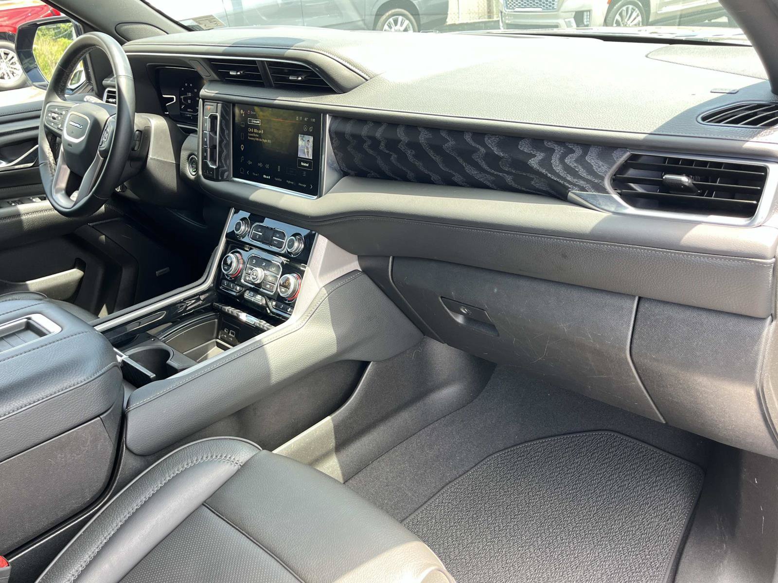 Used 2024 GMC Yukon XL Denali AWD/4WD image 26