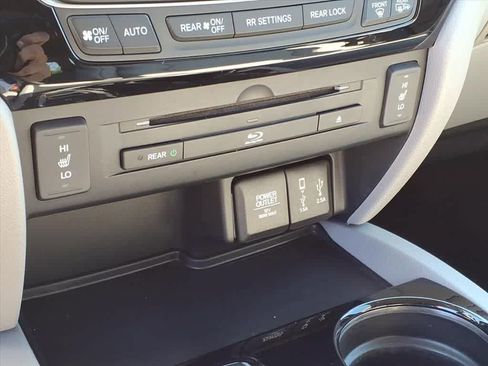 Used 2017 Honda Pilot Touring image 16