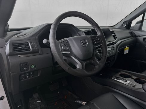 Used 2025 Honda Ridgeline TrailSport+ image 9