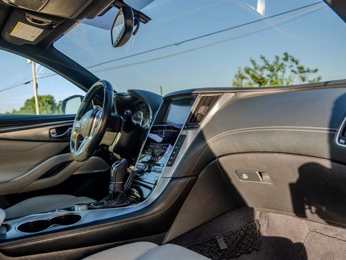 Used 2017 INFINITI Q60 3.0t w/ Premium Plus Package 3.0T image 32