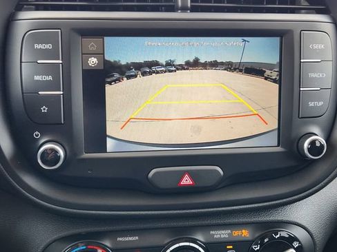 Certified 2025 Kia Soul LX w/ LX Technology Package FWD image 18